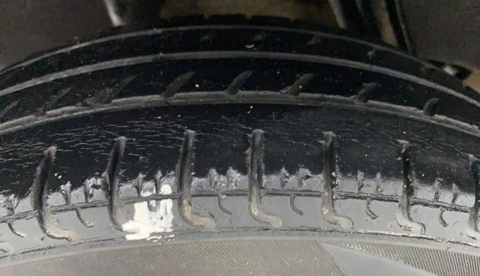 2016 Renault Kwid RXT, Petrol, Manual, 46,585 km, Right Rear Tyre Tread