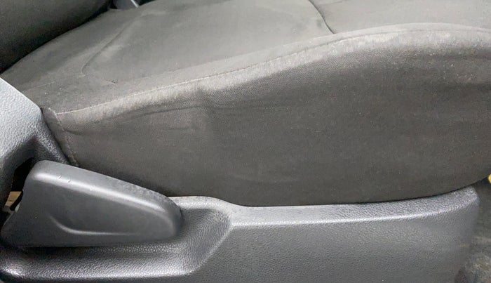 2016 Renault Kwid RXT, Petrol, Manual, 46,585 km, Driver Side Adjustment Panel