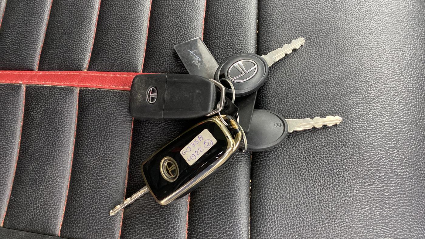 2017 Tata Tiago XZ PETROL, Petrol, Manual, 51,996 km, Key Close Up