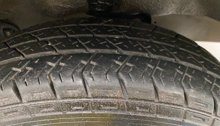 2018 Maruti Eeco 5 STR WITH A/C+HTR, Petrol, Manual, 57,196 km, Right Front Tyre Tread