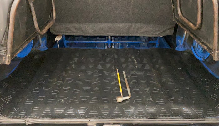 2018 Maruti Eeco 5 STR WITH A/C+HTR, Petrol, Manual, 57,196 km, Boot Inside