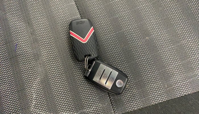 2022 KIA SONET HTK PLUS 1.0 IMT, Petrol, Manual, 38,249 km, Key Close Up