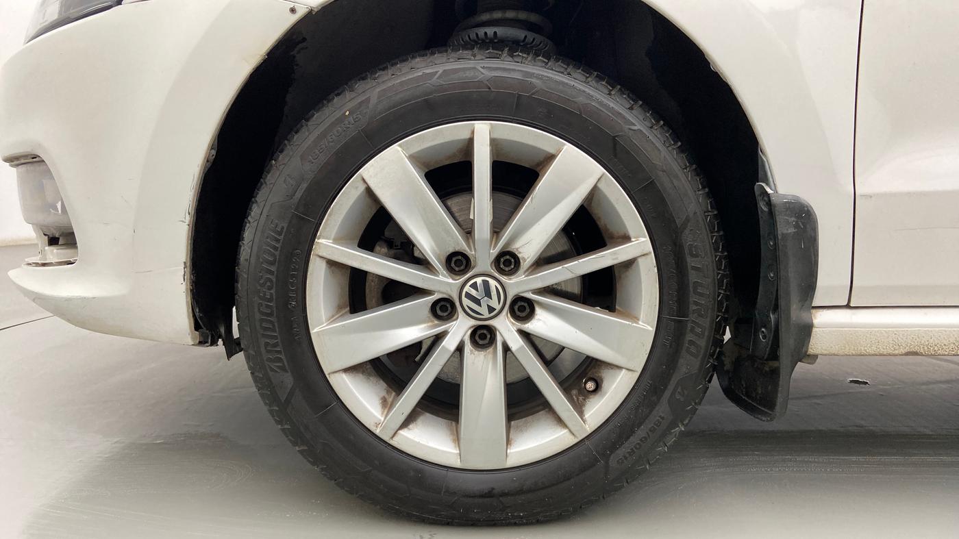 2017 Volkswagen Polo HIGHLINE1.2L, Petrol, Manual, 67,713 km, Left Front Wheel