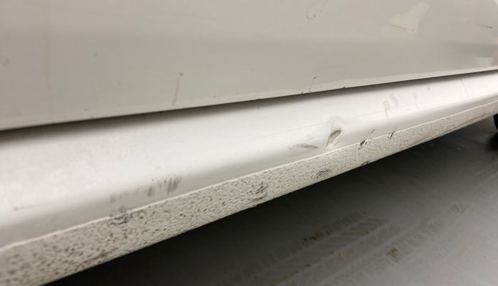 2017 Volkswagen Polo HIGHLINE1.2L, Petrol, Manual, 67,713 km, Right running board - Slightly dented