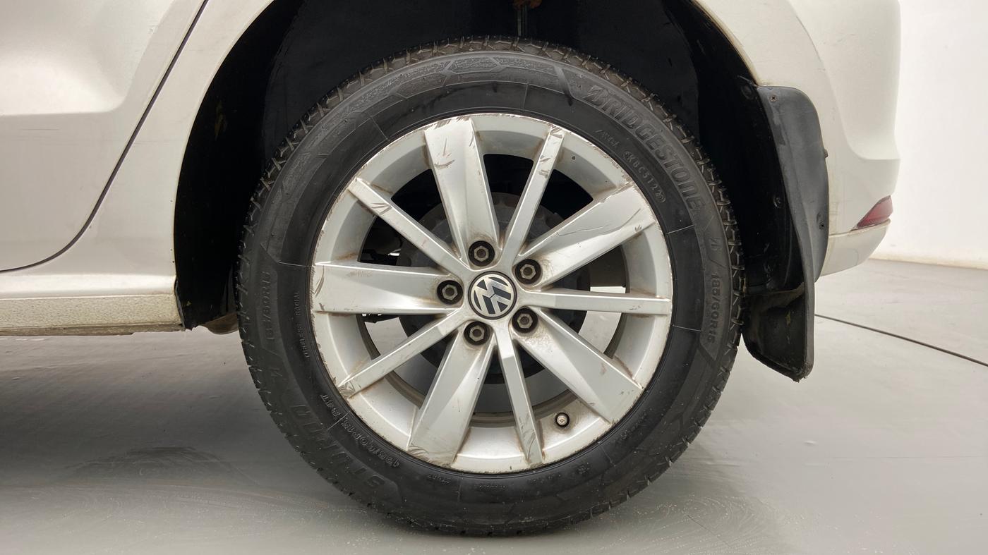 2017 Volkswagen Polo HIGHLINE1.2L, Petrol, Manual, 67,713 km, Left Rear Wheel