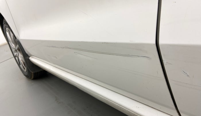 2017 Volkswagen Polo HIGHLINE1.2L, Petrol, Manual, 67,713 km, Front passenger door - Slightly dented