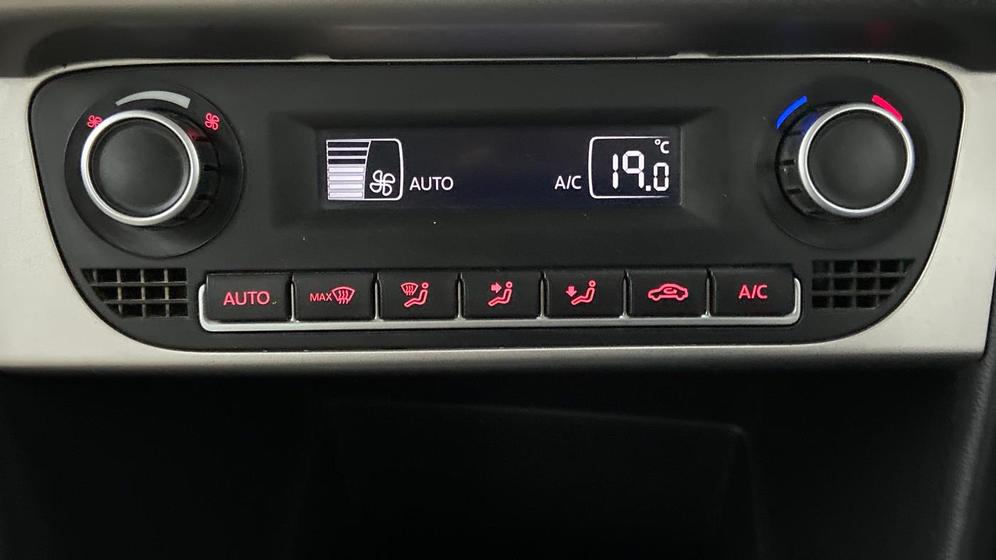 2017 Volkswagen Polo HIGHLINE1.2L, Petrol, Manual, 67,713 km, Automatic Climate Control
