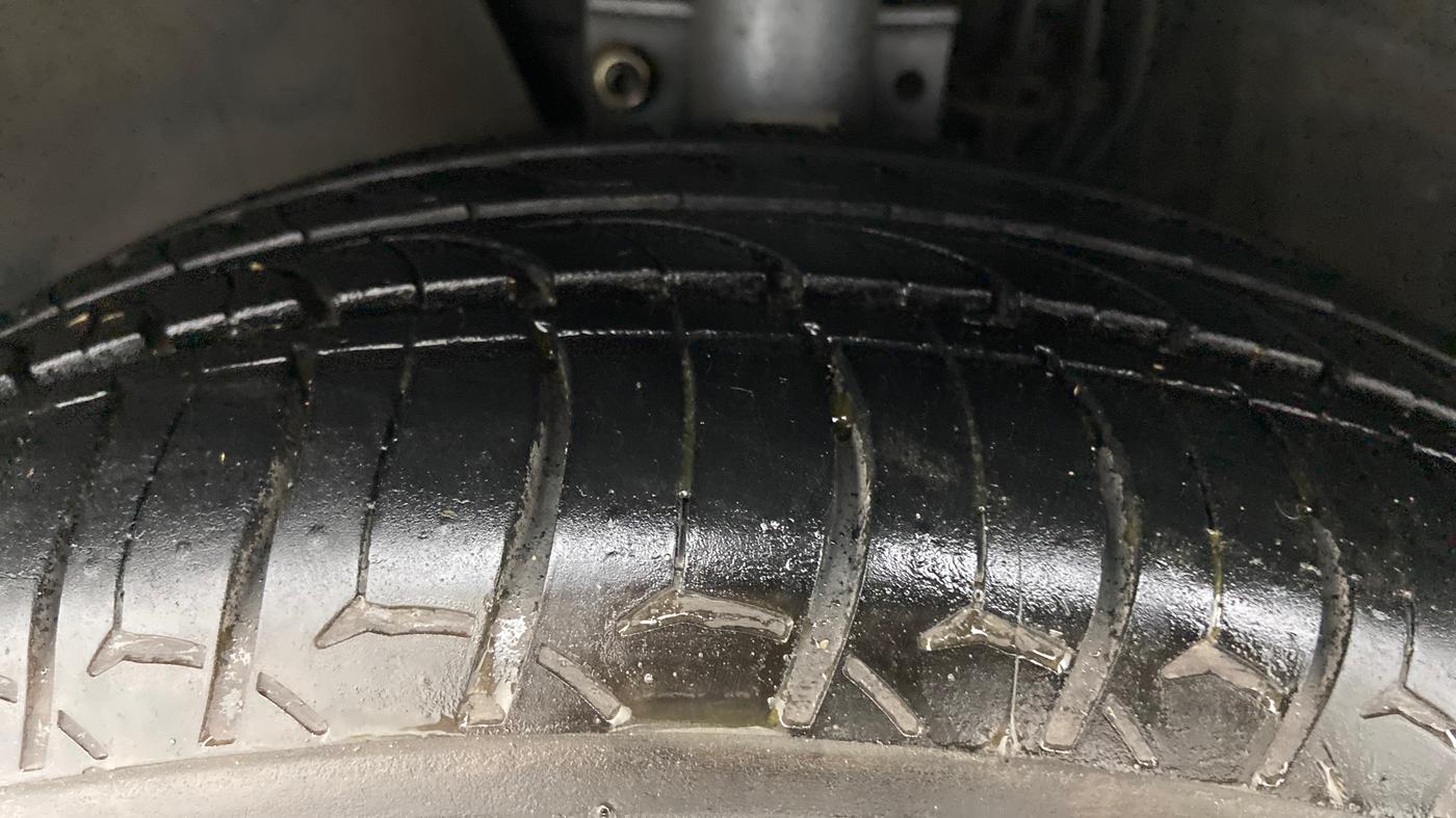 2017 Volkswagen Polo HIGHLINE1.2L, Petrol, Manual, 67,713 km, Left Front Tyre Tread