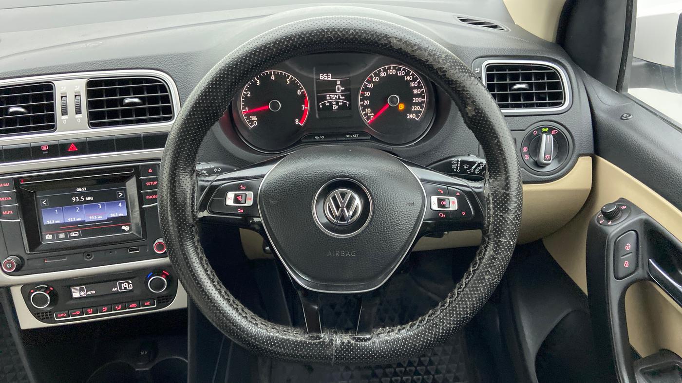 2017 Volkswagen Polo HIGHLINE1.2L, Petrol, Manual, 67,713 km, Steering Wheel Close Up