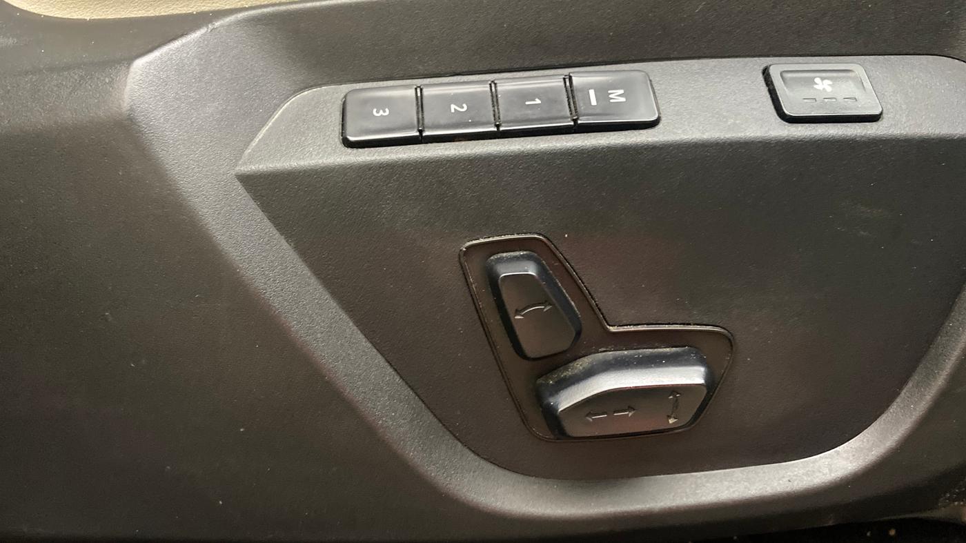 2023 Tata Safari XZA PLUS O 6STR, Diesel, Automatic, 1,11,940 km, Driver Side Adjustment Panel