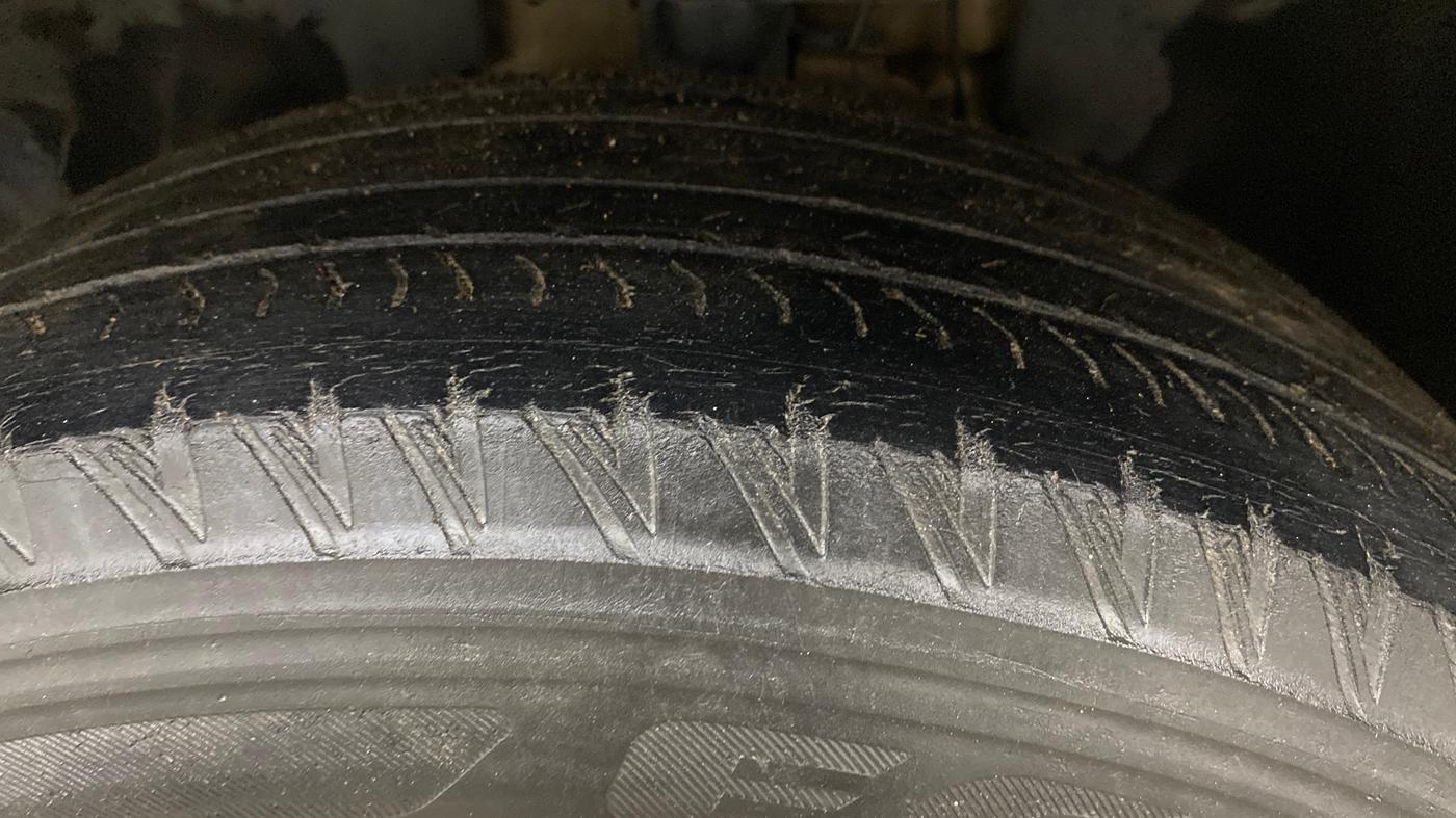 2023 Tata Safari XZA PLUS O 6STR, Diesel, Automatic, 1,11,940 km, Left Front Tyre Tread