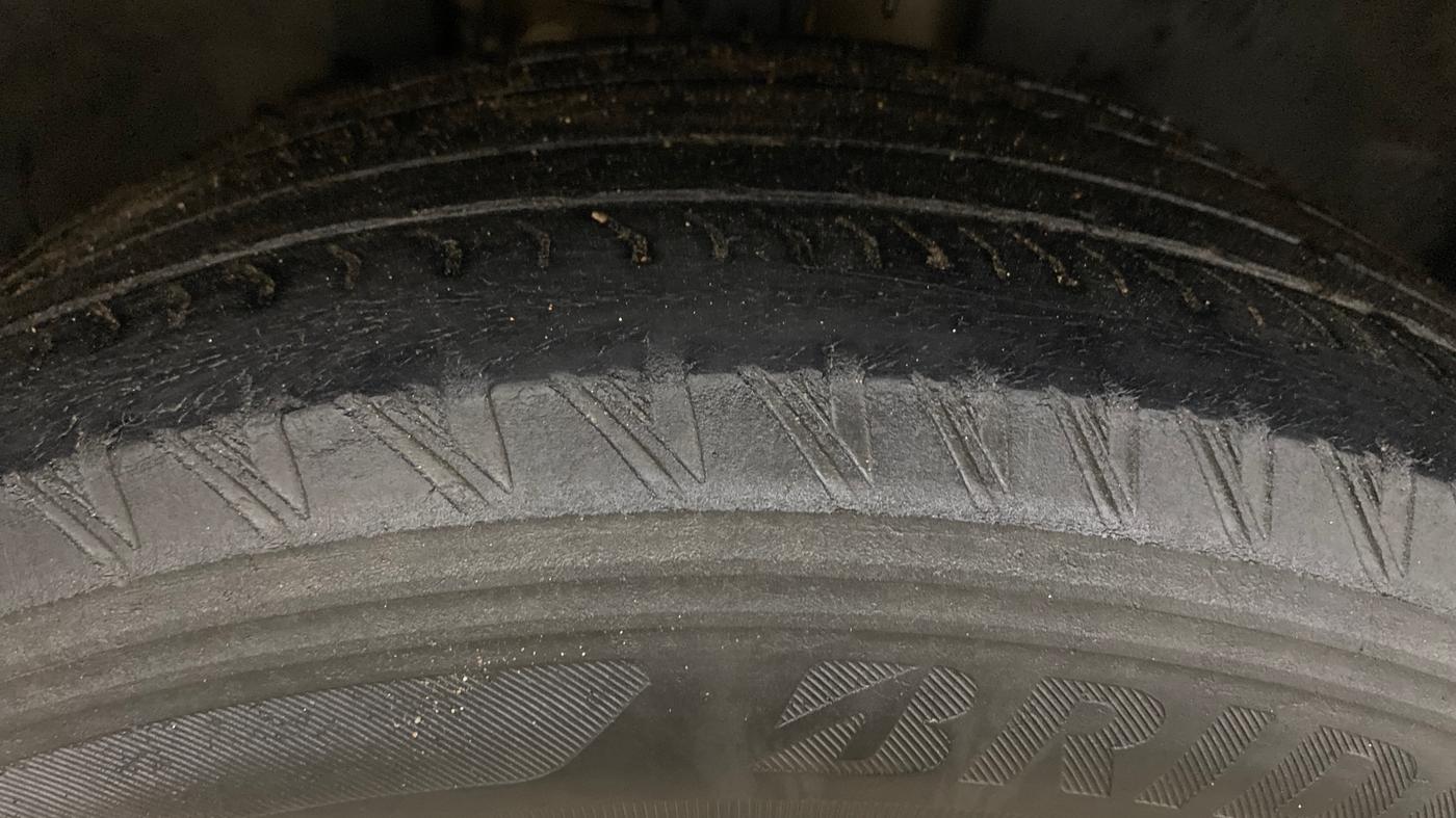 2023 Tata Safari XZA PLUS O 6STR, Diesel, Automatic, 1,11,940 km, Right Front Tyre Tread