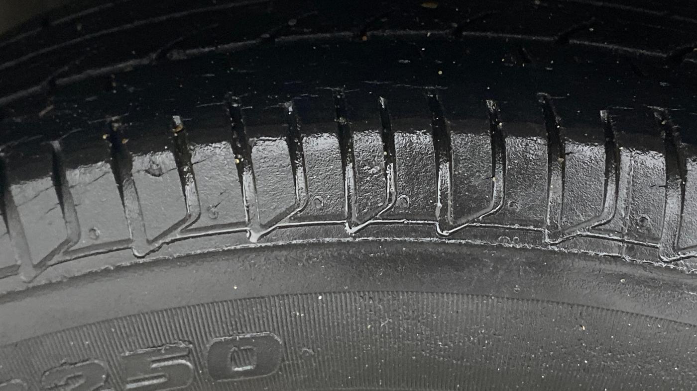 2018 Datsun Redi Go S, Petrol, Manual, 75,199 km, Left Front Tyre Tread