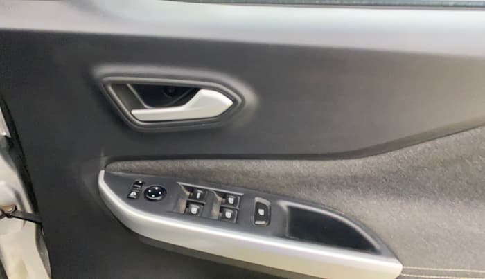 2021 Nissan MAGNITE XV PREMIUM, CNG, Manual, 39,567 km, Driver Side Door Panels Control