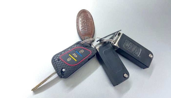 2017 Mahindra XUV500 W6, Diesel, Manual, 94,851 km, Key Close Up