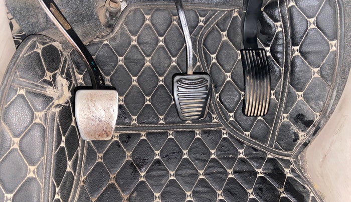 2017 Mahindra XUV500 W6, Diesel, Manual, 94,851 km, Pedals