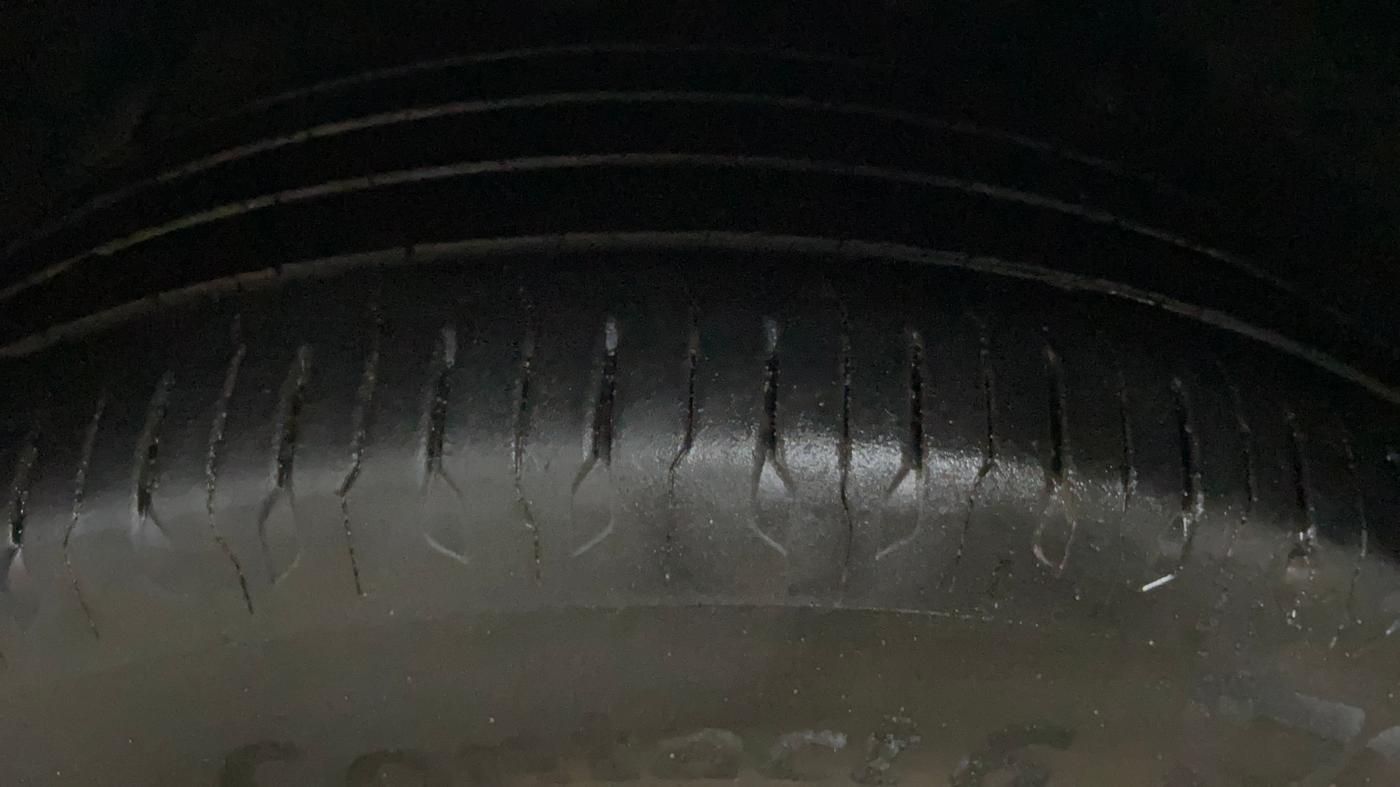 2017 Mahindra XUV500 W6, Diesel, Manual, 94,939 km, Left Front Tyre Tread