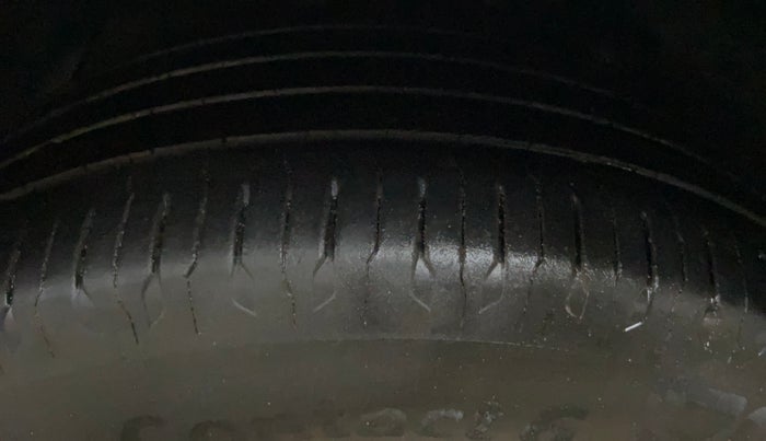2017 Mahindra XUV500 W6, Diesel, Manual, 94,851 km, Left Front Tyre Tread