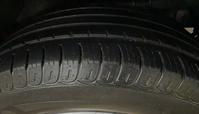 2017 Mahindra XUV500 W6, Diesel, Manual, 94,851 km, Left Rear Tyre Tread