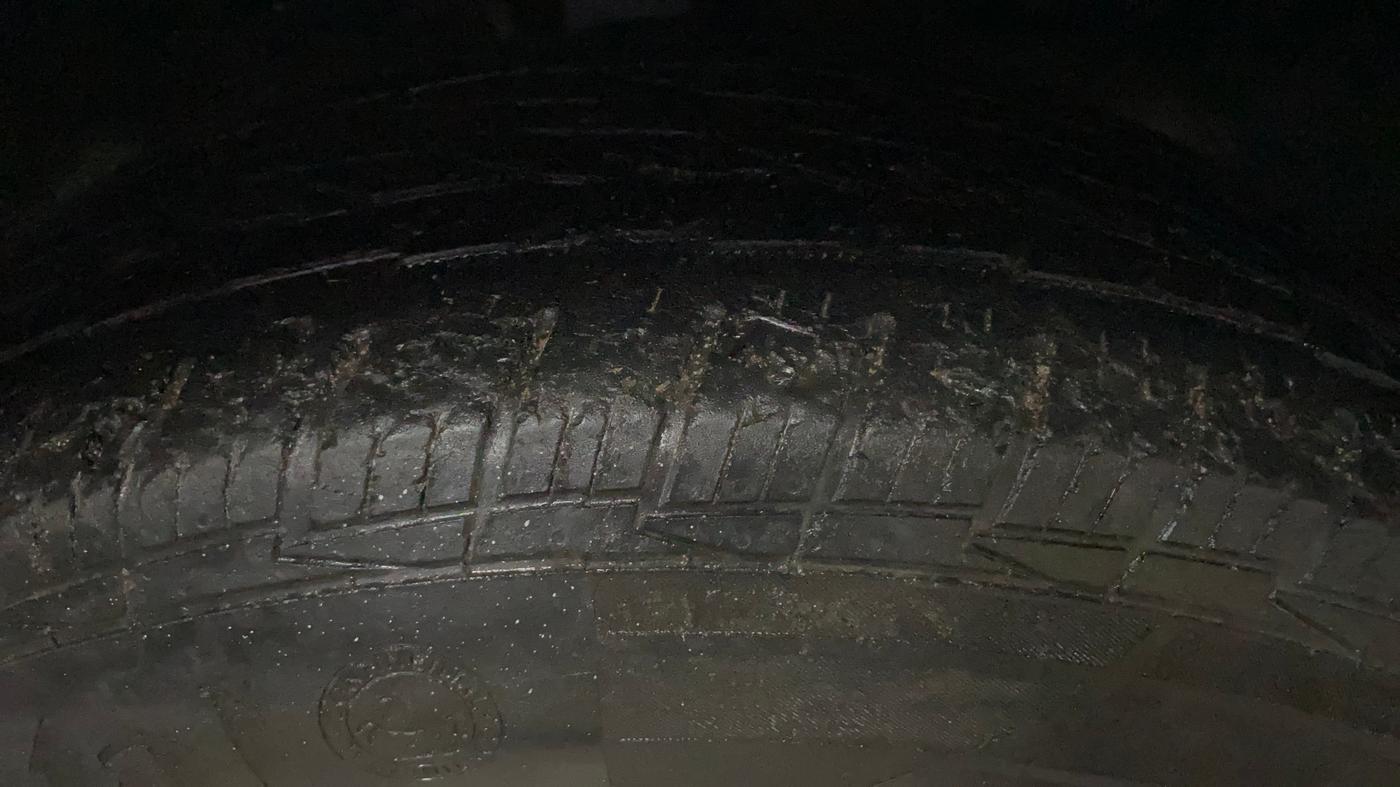 2017 Mahindra XUV500 W6, Diesel, Manual, 94,939 km, Right Front Tyre Tread