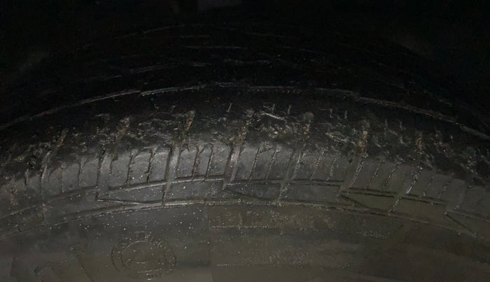 2017 Mahindra XUV500 W6, Diesel, Manual, 94,851 km, Right Front Tyre Tread