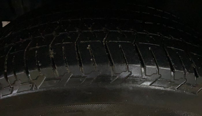 2017 Mahindra XUV500 W6, Diesel, Manual, 94,851 km, Right Rear Tyre Tread