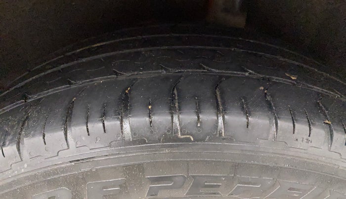 2015 Ford Ecosport TITANIUM 1.5L DIESEL (OPT), Diesel, Manual, 1,20,208 km, Left Rear Tyre Tread