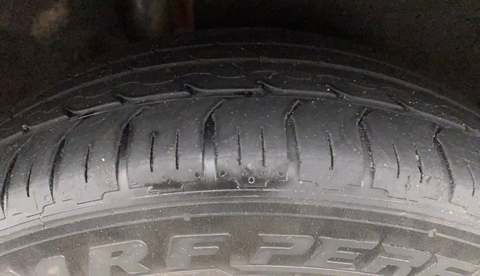 2015 Ford Ecosport TITANIUM 1.5L DIESEL (OPT), Diesel, Manual, 1,20,208 km, Right Rear Tyre Tread