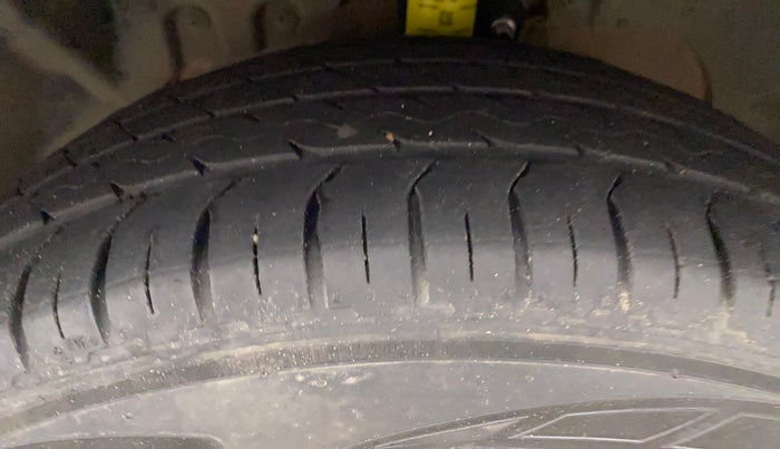 2015 Ford Ecosport TITANIUM 1.5L DIESEL (OPT), Diesel, Manual, 1,20,208 km, Left Front Tyre Tread