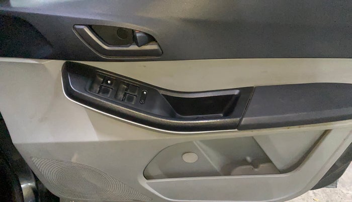 2021 Tata Tiago XTA PETROL, Petrol, Automatic, 49,311 km, Driver Side Door Panels Control