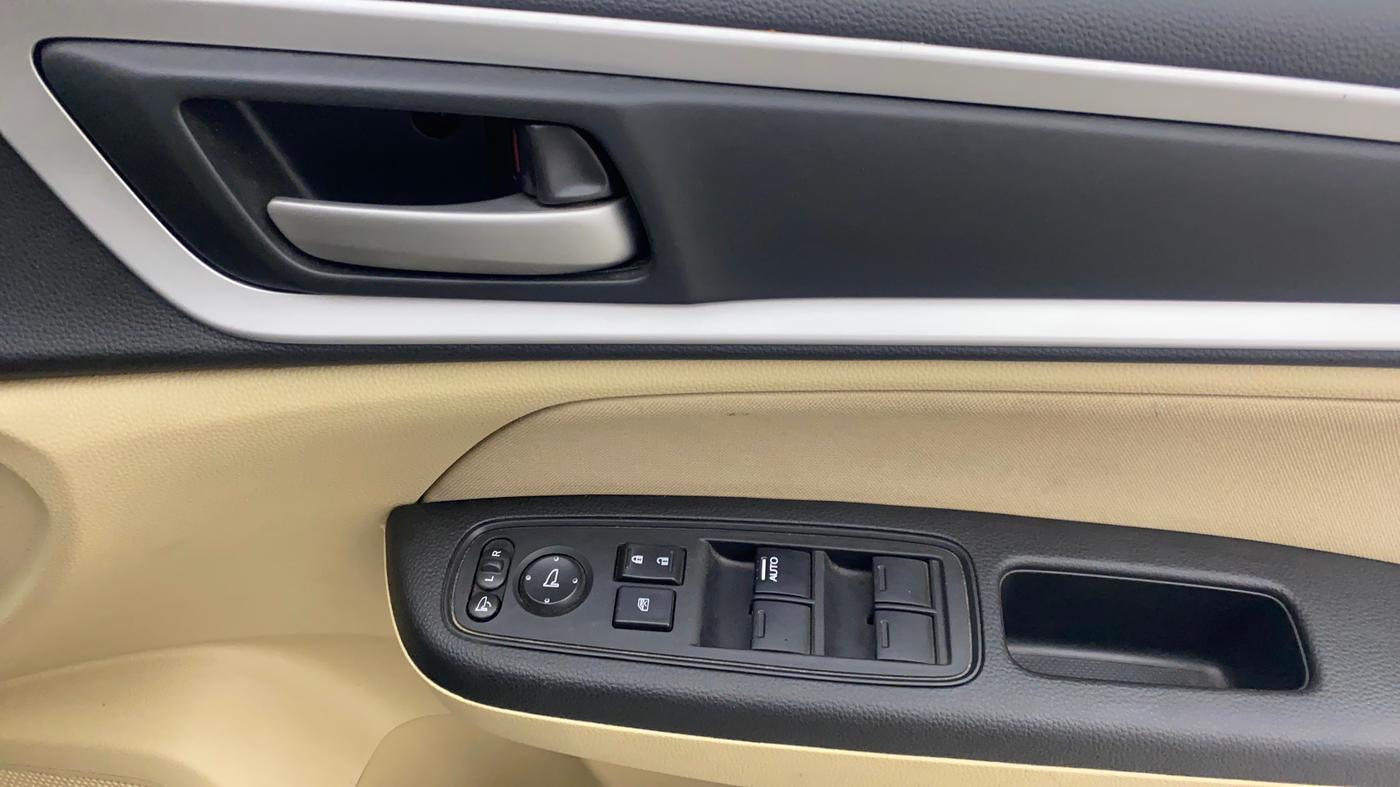 2023 Honda Amaze 1.2L I-VTEC VX, Petrol, Manual, 60,934 km, Driver Side Door Panels Control