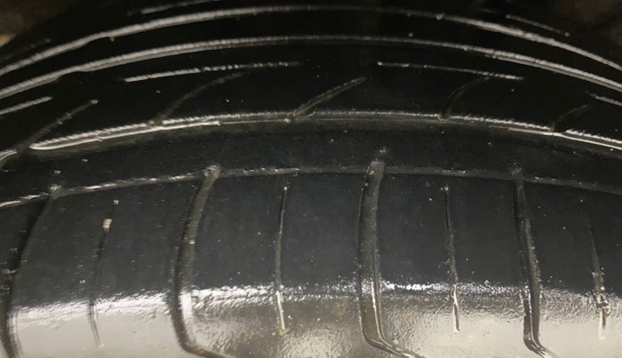 2016 Skoda Octavia STYLE PLUS AT 1.8 TSI, Petrol, Automatic, 94,300 km, Left Rear Tyre Tread