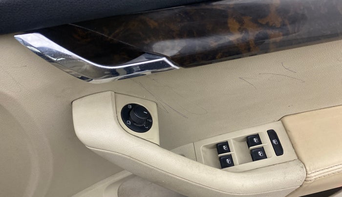 2016 Skoda Octavia STYLE PLUS AT 1.8 TSI, Petrol, Automatic, 94,300 km, Driver Side Door Panels Control