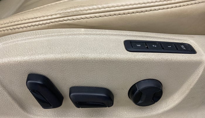 2016 Skoda Octavia STYLE PLUS AT 1.8 TSI, Petrol, Automatic, 94,300 km, Driver Side Adjustment Panel