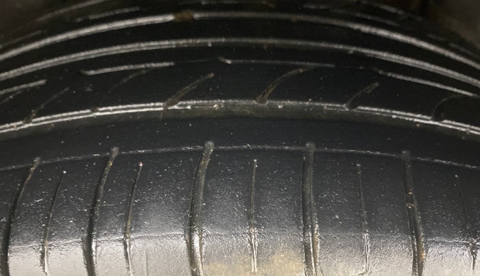 2016 Skoda Octavia STYLE PLUS AT 1.8 TSI, Petrol, Automatic, 94,300 km, Right Rear Tyre Tread