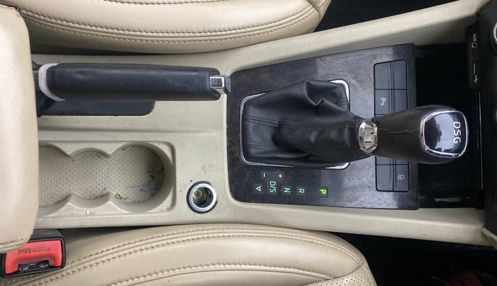 2016 Skoda Octavia STYLE PLUS AT 1.8 TSI, Petrol, Automatic, 94,300 km, Gear Lever