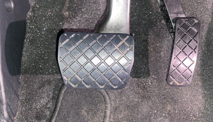 2016 Skoda Octavia STYLE PLUS AT 1.8 TSI, Petrol, Automatic, 94,300 km, Pedals