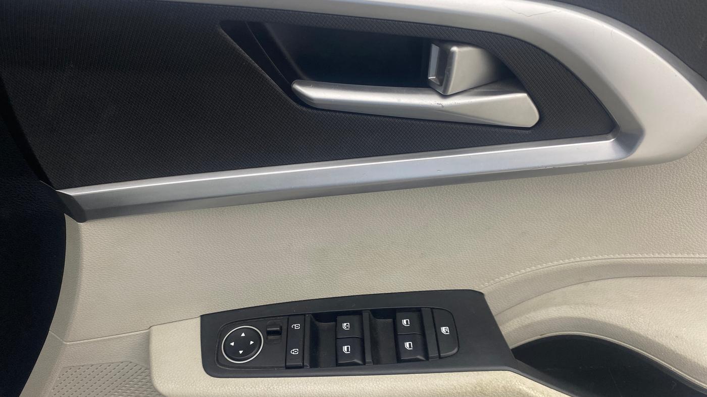 2022 KIA CARENS PRESTIGE 1.4 PETROL 7 STR, Petrol, Manual, 25,312 km, Driver Side Door Panels Control