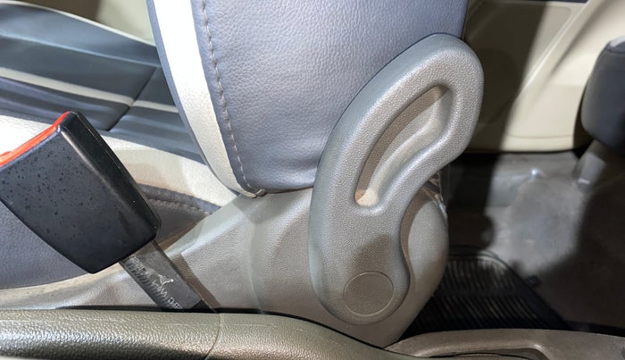 2012 Hyundai i10 SPORTZ 1.2, Petrol, Manual, 37,479 km, Driver Side Adjustment Panel