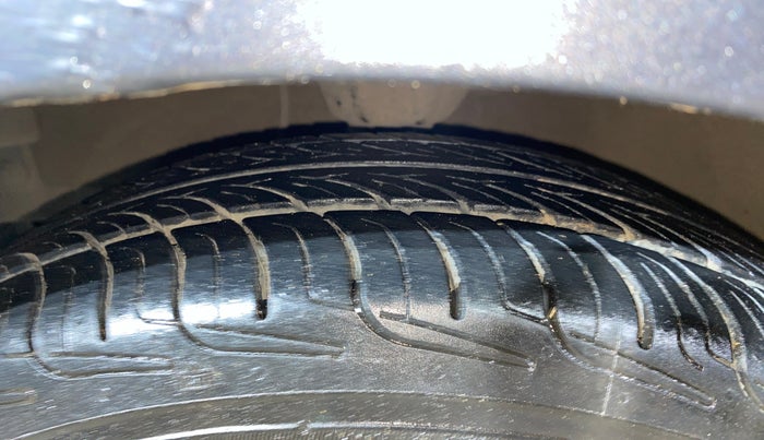 2012 Hyundai i10 SPORTZ 1.2, Petrol, Manual, 37,479 km, Left Front Tyre Tread