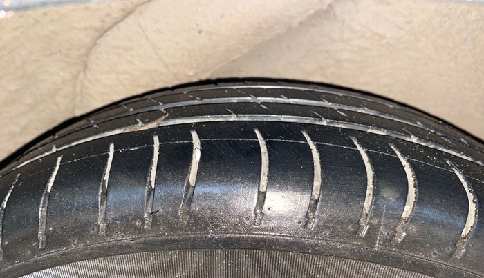 2012 Hyundai i10 SPORTZ 1.2, Petrol, Manual, 37,479 km, Left Rear Tyre Tread