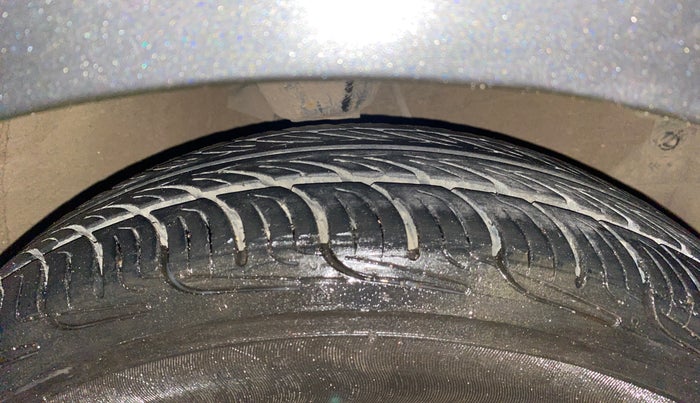 2012 Hyundai i10 SPORTZ 1.2, Petrol, Manual, 37,479 km, Right Front Tyre Tread