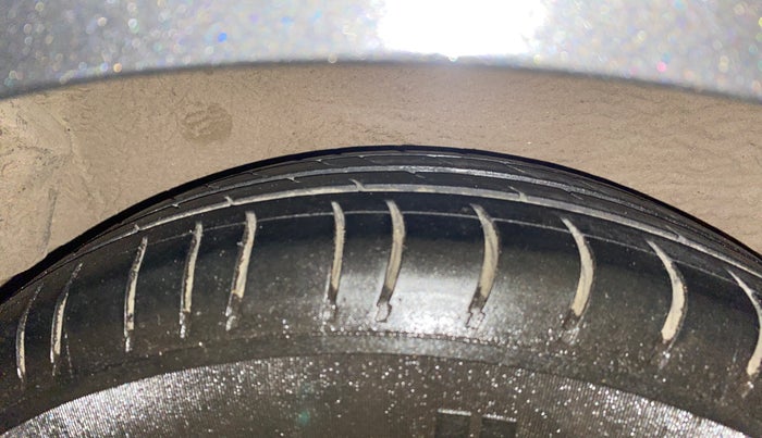 2012 Hyundai i10 SPORTZ 1.2, Petrol, Manual, 37,479 km, Right Rear Tyre Tread