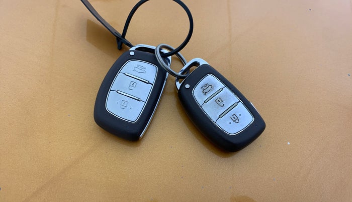 2014 Hyundai Grand i10 ASTA AT 1.2 KAPPA VTVT, Petrol, Automatic, 74,436 km, Key Close Up