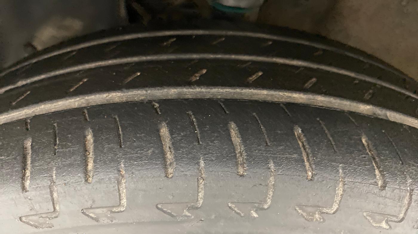 2017 Maruti IGNIS DELTA 1.2 AMT, Petrol, Automatic, 18,159 km, Left Front Tyre Tread