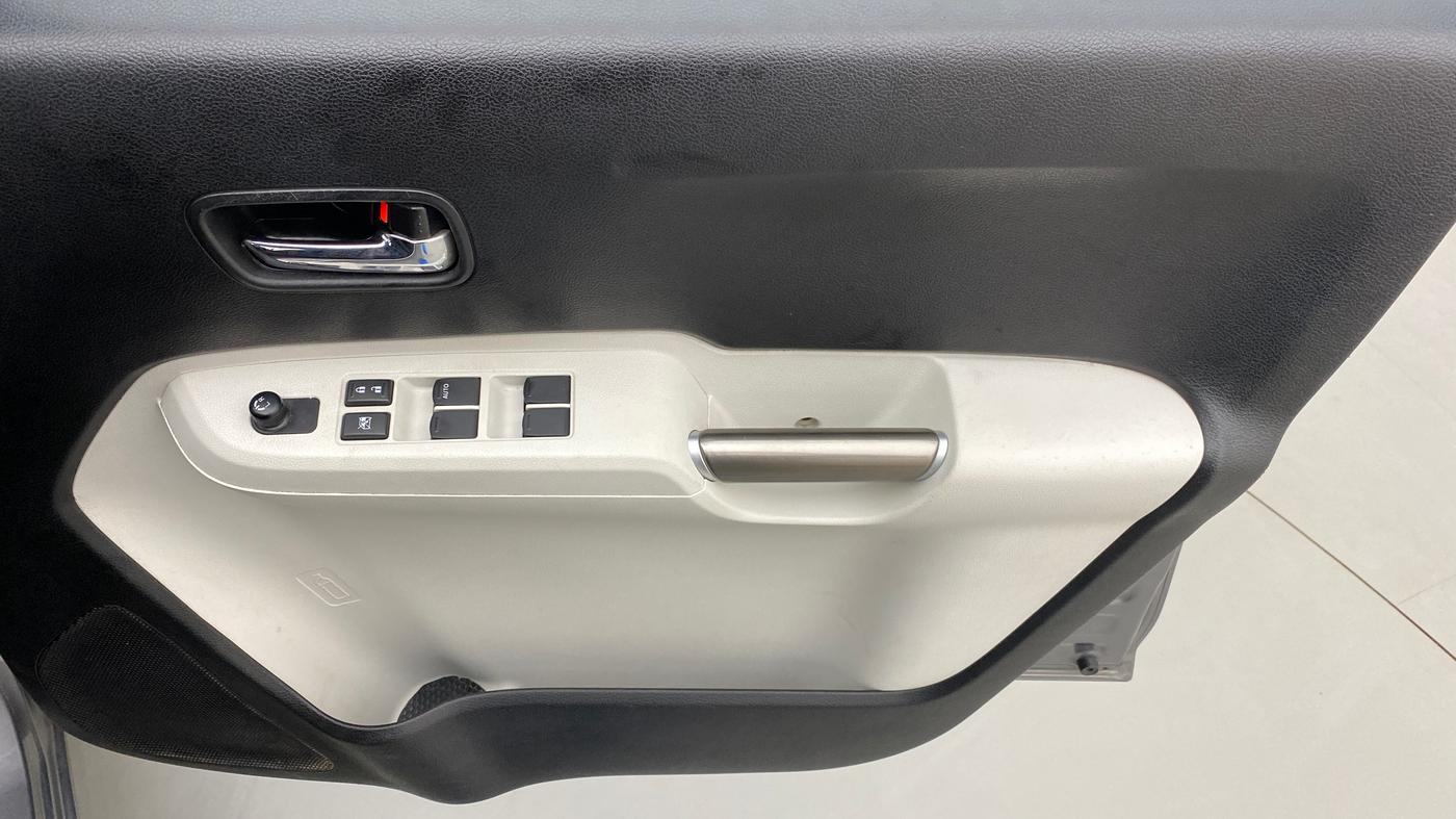 2017 Maruti IGNIS DELTA 1.2 AMT, Petrol, Automatic, 18,159 km, Driver Side Door Panels Control
