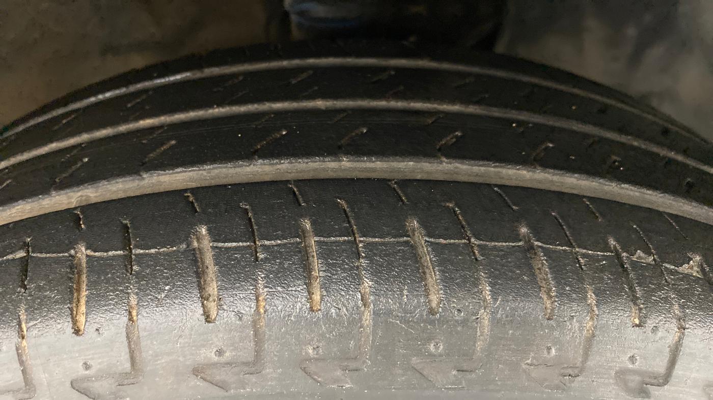 2017 Maruti IGNIS DELTA 1.2 AMT, Petrol, Automatic, 18,159 km, Right Front Tyre Tread