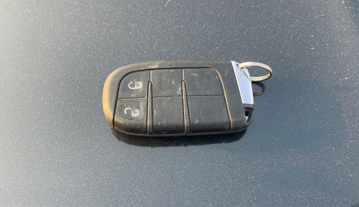 2018 Jeep Compass LIMITED 2.0 DIESEL, Diesel, Manual, 1,06,555 km, Key Close Up