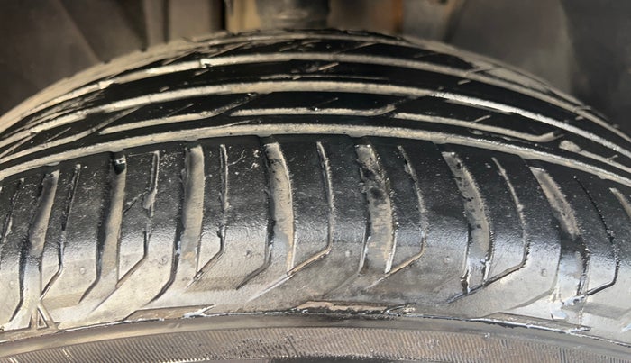 2018 Jeep Compass LIMITED 2.0 DIESEL, Diesel, Manual, 1,06,555 km, Right Front Tyre Tread