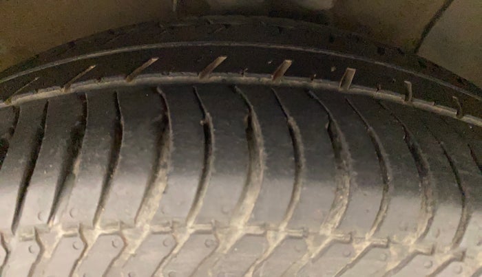 2018 Hyundai Verna 1.6 CRDI SX + AT, Diesel, Automatic, 55,912 km, Right Front Tyre Tread